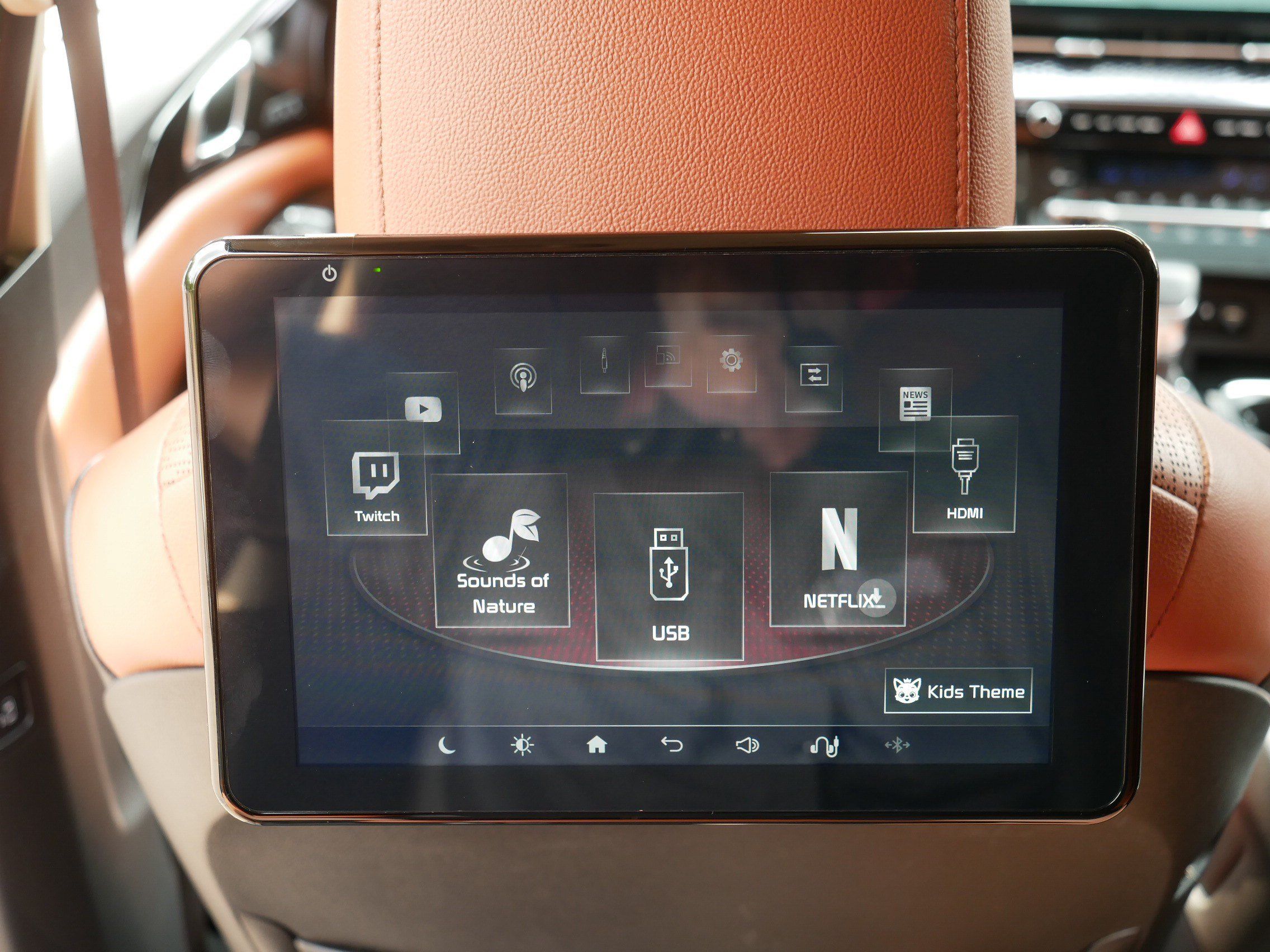 Certified 2024 Kia Carnival SX Prestige FWD image 36