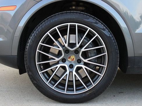 Used 2019 Porsche Cayenne S image 37