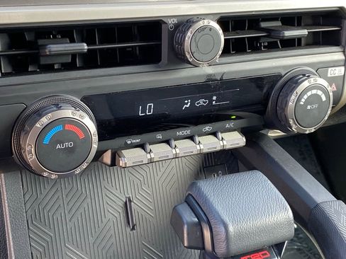 Used 2025 Toyota Tacoma TRD Off-Road image 18