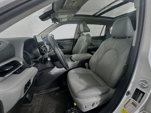 Used 2020 Toyota Highlander Platinum AWD/4WD image 13