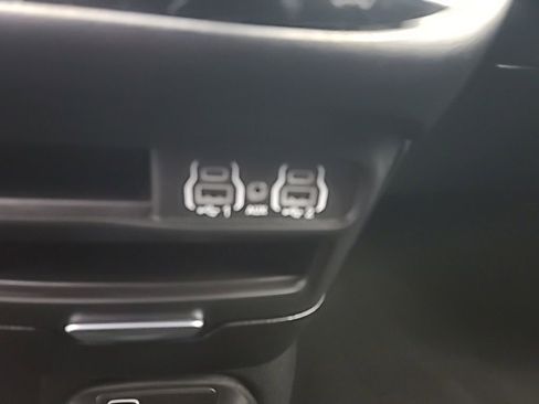 Used 2025 Chrysler Pacifica Select FWD image 37