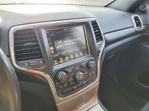 Used 2015 Jeep Grand Cherokee Laredo AWD/4WD image 29