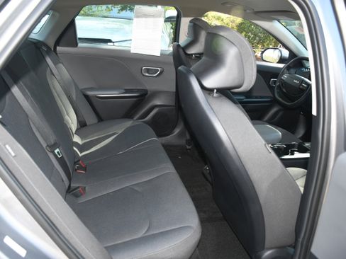 Used 2025 Kia K4 LXS image 17