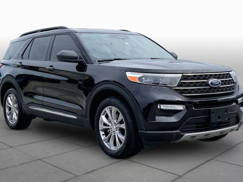 Used 2023 Ford Explorer XLT w/ Equipment Group 202A AWD/4WD image 3