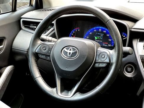 Used 2022 Toyota Corolla Cross XLE w/ Convenience Package FWD image 31