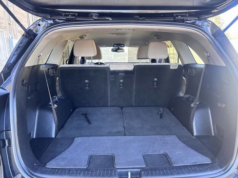 Used 2019 Kia Sorento LX w/ LX Convenience Package image 16