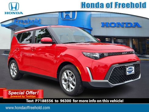 Used 2023 Kia Soul LX w/ LX Technology Package FWD image 1