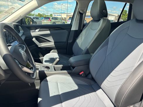 New 2026 Volkswagen Tiguan SE AWD/4WD image 11