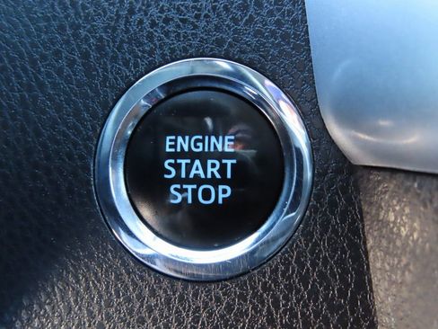 Used 2015 Toyota Highlander XLE image 12