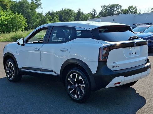 Certified 2025 Nissan Kicks SV AWD/4WD image 4