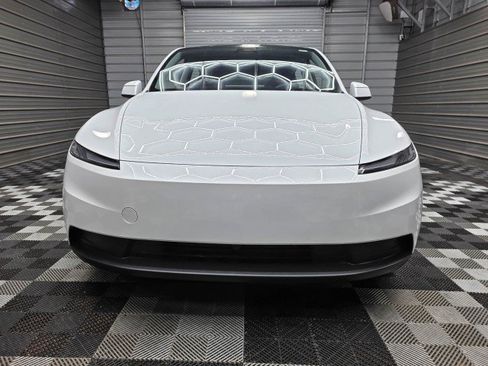 Used 2026 Tesla Model Y 2WD image 3