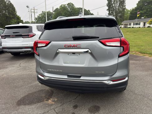 Used 2024 GMC Terrain SLT AWD/4WD image 5