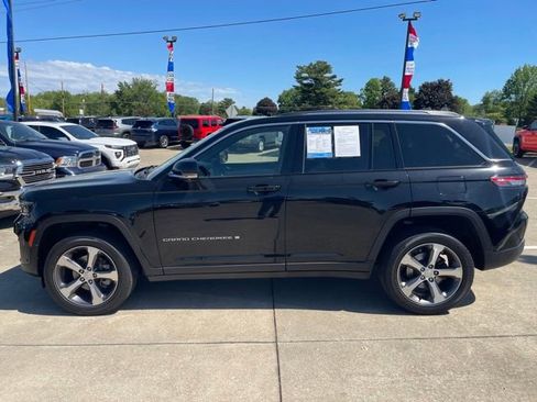Used 2023 Jeep Grand Cherokee Limited w/ Luxury Tech Group II AWD/4WD image 9