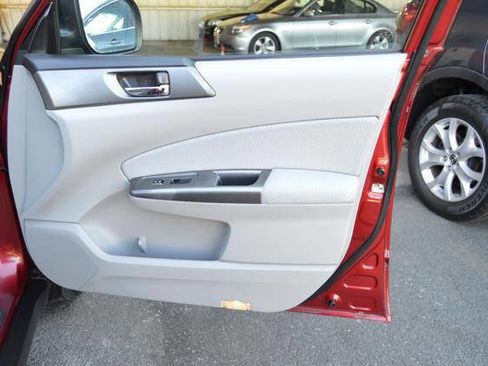 Used 2011 Subaru Forester 2.5X Premium w/ All-Weather Pkg image 31