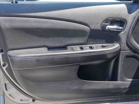 Used 2012 Dodge Avenger SE FWD image 19