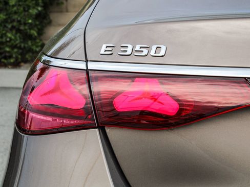 New 2026 Mercedes-Benz E 350 4MATIC Sedan image 9