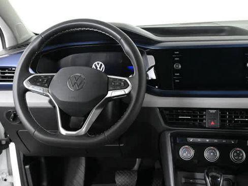 Used 2023 Volkswagen Taos SE w/ Panoramic Sunroof Package FWD image 3