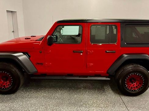 Used 2023 Jeep Wrangler Sport S image 9