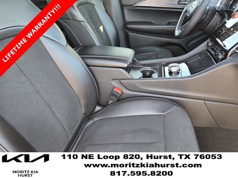Used 2025 Jeep Grand Cherokee L Laredo image 19