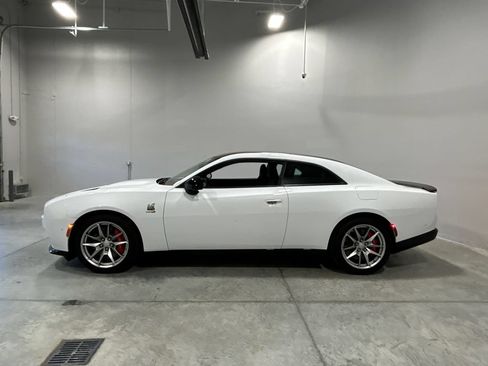 Used 2024 Dodge Charger Daytona Scat Pack w/ Plus Group AWD/4WD image 9