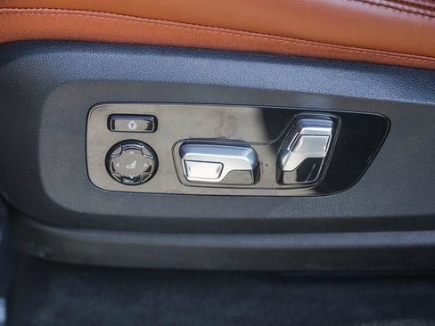 Used 2025 BMW X5 xDrive50e w/ Executive Package AWD/4WD image 17