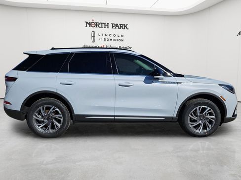 New 2026 Lincoln Corsair Premiere FWD image 8