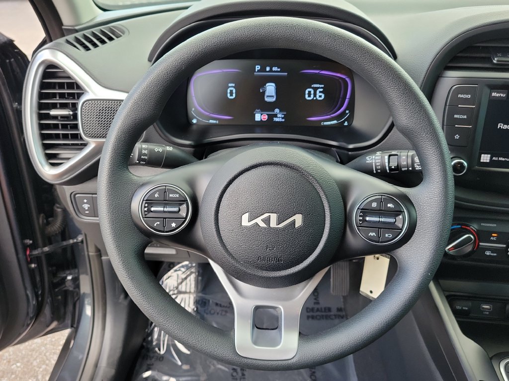Used 2025 Kia Soul LX w/ LX Technology Package FWD image 25