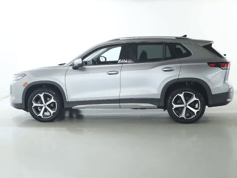 Certified 2025 Volkswagen Tiguan SE image 37