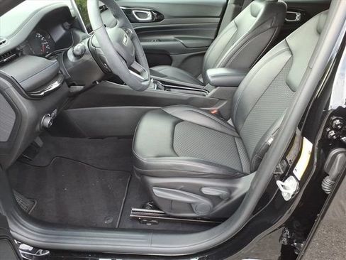 Used 2026 Jeep Compass Latitude AWD/4WD image 23
