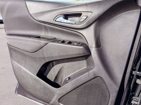 Used 2022 Chevrolet Equinox RS w/ Infotainment Package image 19