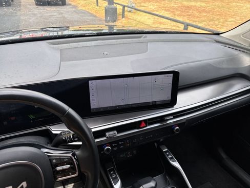 Used 2024 Kia Sorento S FWD image 16