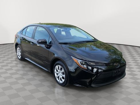 Used 2025 Toyota Corolla LE FWD image 7