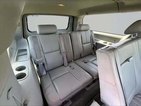 Used 2010 Chevrolet Suburban LT AWD/4WD image 27