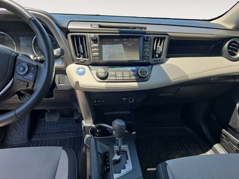 Used 2018 Toyota RAV4 XLE AWD/4WD image 10