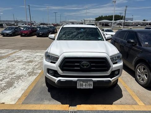 Used 2020 Toyota Tacoma SR5 w/ Technology Package AWD/4WD image 2