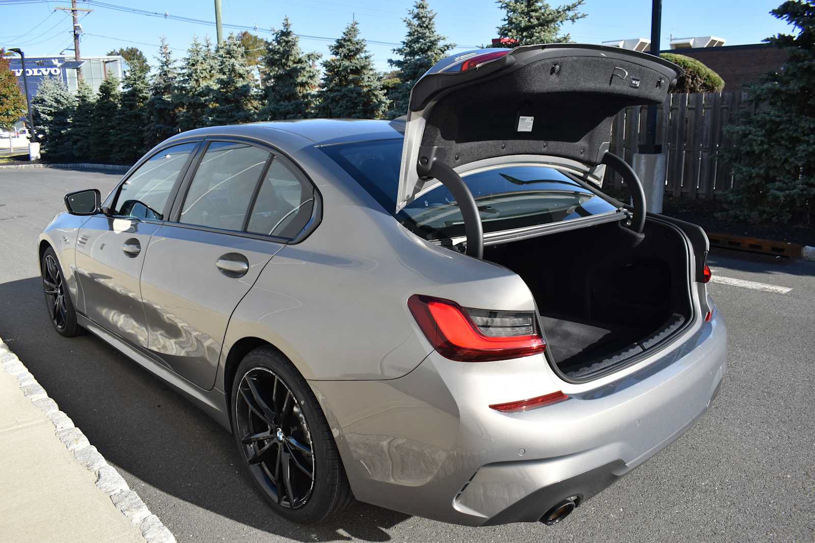 Used 2022 BMW 330i xDrive Sedan w/ M Sport Package AWD/4WD image 9