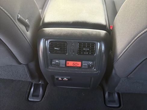 Used 2019 Nissan Pathfinder S image 10