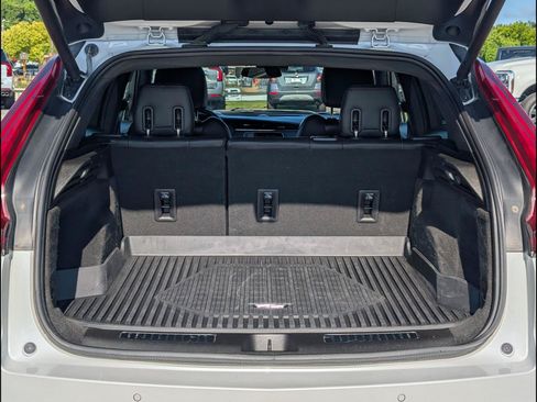 Used 2023 Cadillac XT4 Premium Luxury w/ Technology Package FWD image 22