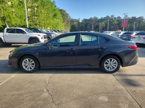 Used 2025 Toyota Camry LE image 2