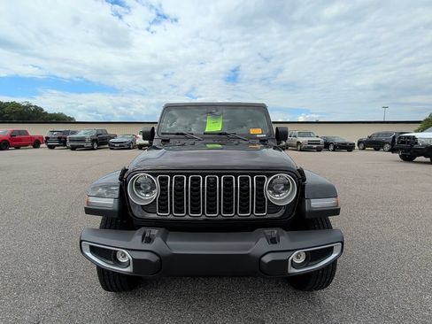 Used 2025 Jeep Wrangler Unlimited Sahara AWD/4WD image 2