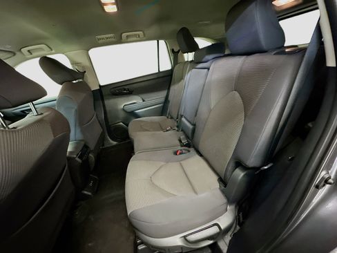 Used 2024 Toyota Highlander LE image 29