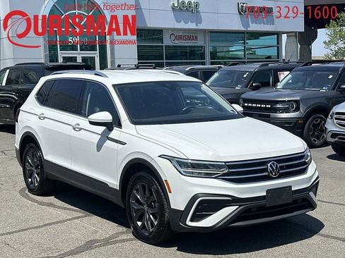 Used 2022 Volkswagen Tiguan SE AWD/4WD image 1