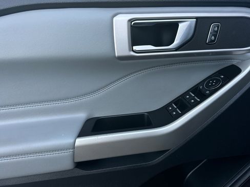 Certified 2022 Ford Explorer XLT w/ Equipment Group 202A image 10