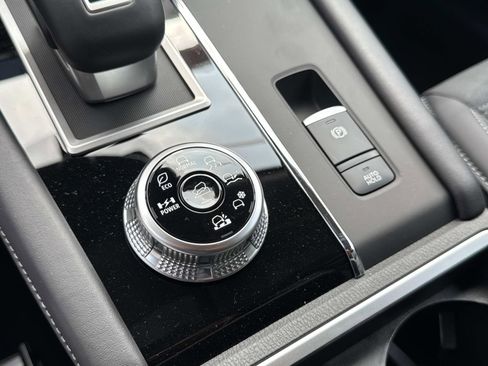 New 2025 Mitsubishi Outlander 4WD Plug-In Hybrid image 27