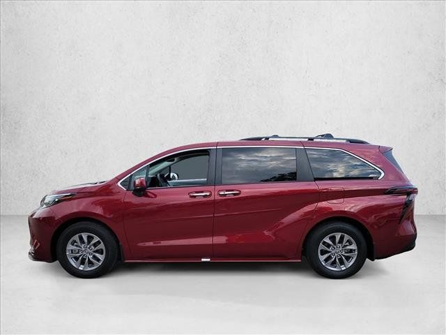 Used 2026 Toyota Sienna XLE AWD/4WD image 8