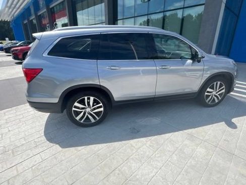 Used 2018 Honda Pilot Touring image 7