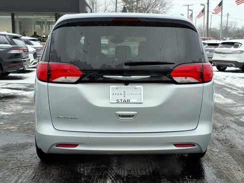 Used 2023 Chrysler Voyager LX image 6
