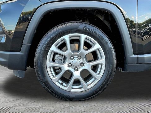 Used 2023 Jeep Compass Latitude AWD/4WD image 33