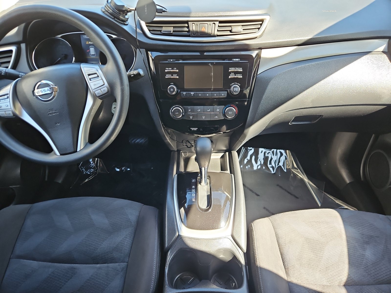 Used 2015 Nissan Rogue S FWD image 11