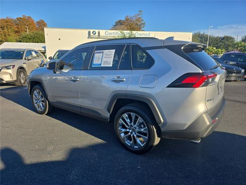 Used 2023 Toyota RAV4 XLE Premium image 4
